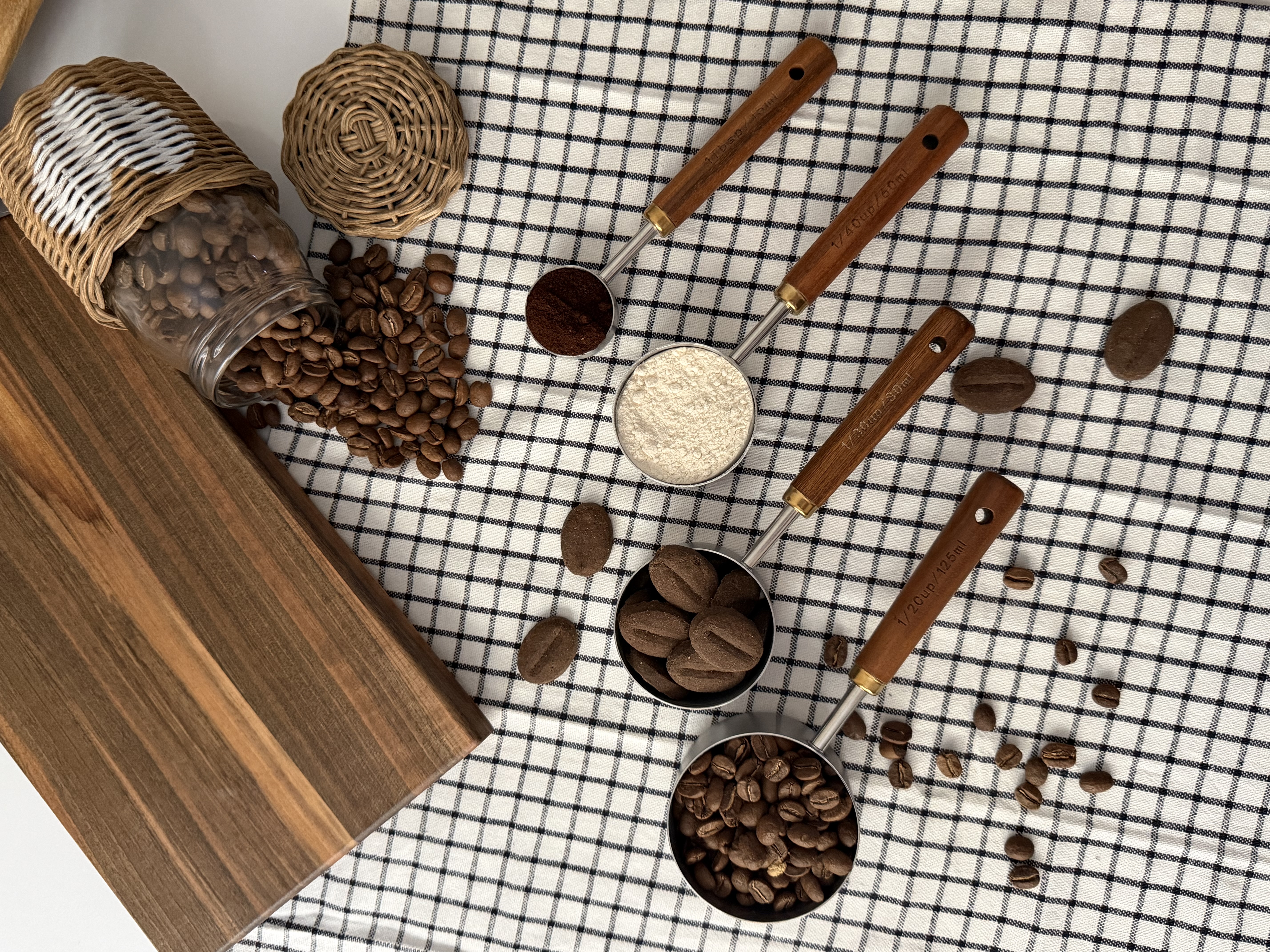 پیمانه استیل دسته چوبی شنگیا